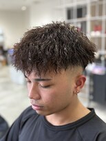 レボ 神宮寺店(Revo) 細かく。縦落ちに。パイルツイストパーマ