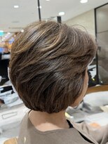 ピークアブー アヴェダ 池袋東武(PEEK-A-BOO AVEDA)&nbsp;ボリューム感ある丸みボブ×立体感カラー　40代50代60代