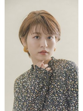 ページボーイ美容室 耳かけが似合う丸みショート