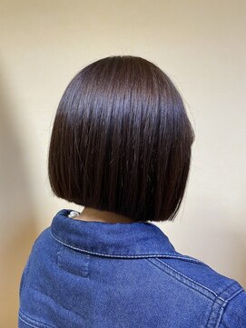 コージ(koji) 直方/イルミナカラー／切りっぱなしボブ
