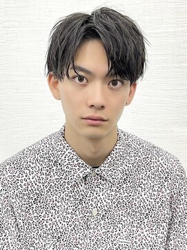 アーリー(Ali'i) 束感ハーフアップバングソフトツイストパーマツーブロック