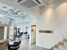 ロックワークオレンジ 西中島店(ROCK WORK ORANGE)の雰囲気（シンプルなインテリアデザインで落ち着きのある店内です！）