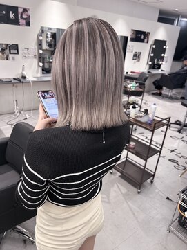 キング(K!ng) 縮毛矯正髪質改善ハイライトレイヤーカット枚方美容室エクステ