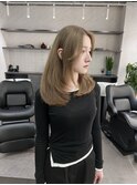 大人ワンカールミディアムレイヤー×ベージュヘア