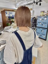 ヒビヲ(HIBIO)&nbsp;ショートボブ切りっぱなしボブタッセルボブベージュカラー横浜