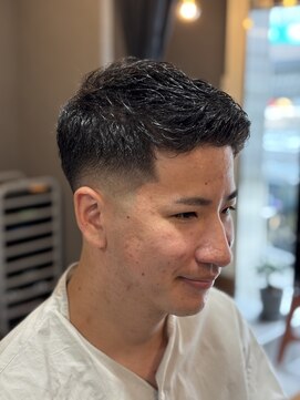 ザ ブライト バーバー(The BRIGHT BARBER) フェザーアップ×スキンフェード