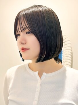 ショートボブ アッシュブラウン 透明感カラー 顔周りカット 20代
