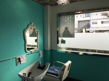 ヘアクラブリューズ フォアキングアンドクウィーン(HairClub RYU's for King&Queen)の雰囲気（シニア世代のお母様に移動がいらないようになっております）