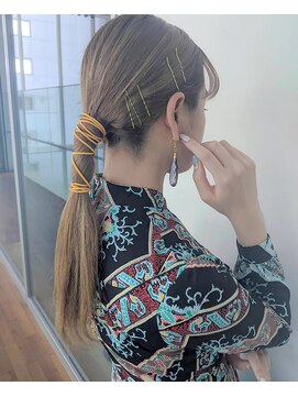 グランマッシュ(GRANMASH) ストレートローポニーアレンジ