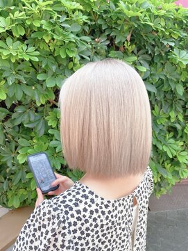 リー 梅田(Lee) Lee梅田 ホワイトベージュ×ミニボブ