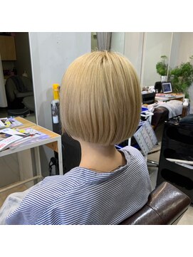 リレーション(Relation) 透明感ダブルカラーホワイトブロンドハイトーン×ショートボブ