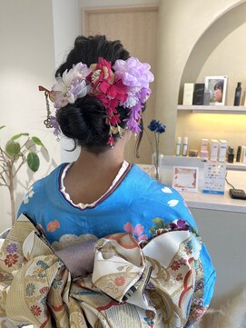 ロイ(ROY) ROYロング/ふわふわシニヨン・成人式アレンジヘア