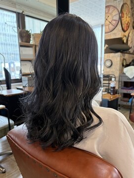 インデペンデンス(independence) ネイビーブルー 秋服に似合う透明感カラー×髪質改善