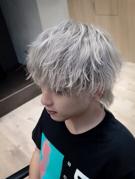 men's salon Gaudi 池袋店【メンズサロン ガウディ】 ホワイトカラー×メンズウルフカット