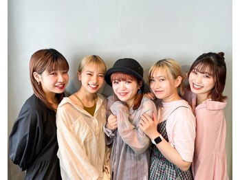 シーン バイ ラッド(SCENE by RAD)の写真/女性同士だから話せる不安まで。服とメイクに馴染む、私らしさを引き出す似合わせヘアを提案。[ショート]