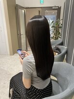 シュヴーブリヤン(cheveux brillants)&nbsp;神戸三宮の美髪縮毛矯正｜均一な毛流れの艶髪セミロングスタイル