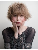 オーガスト ヘア ネイル(AUGUST hair nail) 外人風無造作ショート／耳かけ／フォギーベージュ／イメチェン