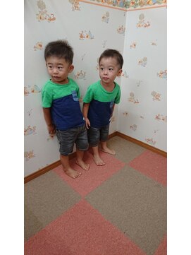 カットブース ティントン(t!mg tomg) ツーブロックアシメ