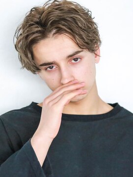 アクトゥス(AEQUITAS) センターパート束感トランクスヘア