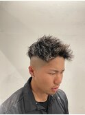 波打ちツイストフェードアップバング