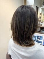 アルボーテルジェ(Art BeAute' ROUGET)&nbsp;脱白髪染め☆ハイライトを入れた外ハネボブ30代/40代/50代