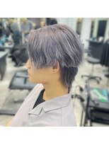 カンゴール サロン トウキョウ セントラル 原宿(KANGOL SALON TOKYO CENTRAL) 【SARA】シルバーカラーセンターパートウルフ