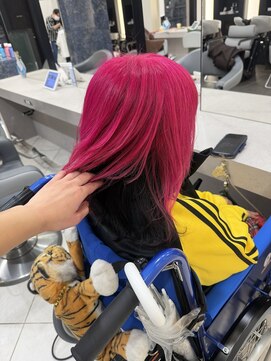 アース 高田馬場店(HAIR&MAKE EARTH) 【鮮烈な個性】ビビッドピンクのインナーカラー / 派手色