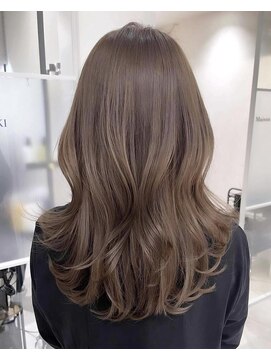 ムード(MOOD,) ダークアッシュ/ミディアムレイヤーカット/大人ガーリー/銀座