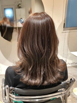 ストレータ バイ マリオ(Strata by mario) <宮本>ハイライトベージュ×ニュアンスレイヤー