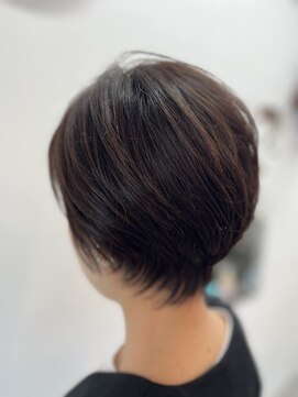 ナル(NaLu.) 丸みショート／白髪ぼかし