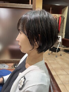 ハピネス クローバー 学園前店(Happiness CLOVER) 丸みショート/小顔/顔周りカット/レイヤー/白髪/髪質改善/前髪