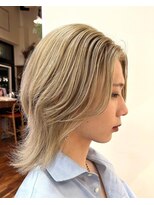 ルーム(Room)&nbsp;韓国センターパートウルフ/ミディアムヘア/ミルクティーベージュ