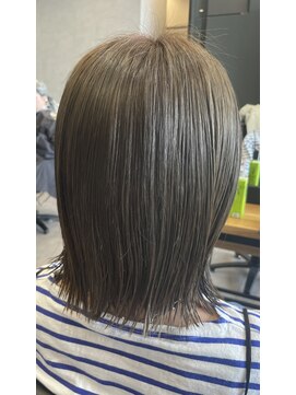 アチーブリス(achieve Liss) オリーブグレージュショート 艶感×立体感