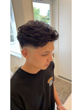 トパキュー(topa cue) ウェーブパーマ×ローフェード