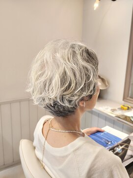 アンベリールフルー(EMBELLIR fleur) 大人の美バランスのひし形レイヤーカットパーマスタイル