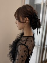 アヴェイル ヒロオ(a'vail Hiroo) 結婚式お呼ばれサイドシニヨンヘアアレンジ