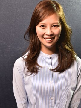 ヘアスタジオヘーフリヒ(HAIR STUDIO HoFLICH) 【ゴージャスで大人の第一歩】