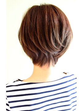 レウナ 外苑前(Reuna) 30代40代50代シルエットが綺麗ひし形ショートボブ