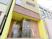 スリーピース(THREE PIECE)の雰囲気（【堺東駅徒歩５分】黄色い建物が目印です☆）