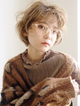 シオン(shion) ホワイトグレージュショートくびれヘア顔周りレイヤー_8952