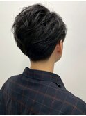 黒髪ショート 束感 毛流れパーマ ビジネス 刈り上げ 20代