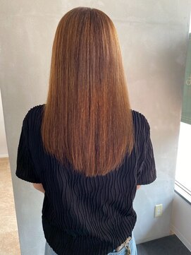 光をまとうナチュラルロングヘア