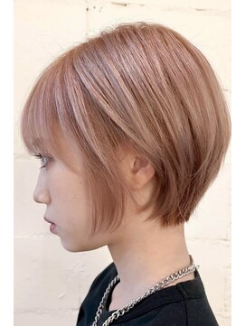 ショートボブ×ベビーピンク