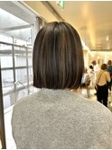 黒髪白髪ぼかしハイライトパッツンミディアムボブ