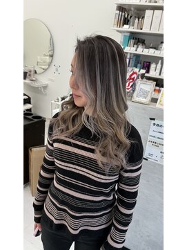 シャドールーツ/グレージュ/ブリーチ/レイヤーカット/ハイライト