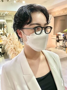 スー 自由が丘(suu) 黒髪ショートパーマハンサムショートセンターパート波ウェーブ