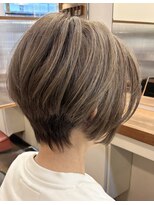 カナット(kanatt) 前下がりショートボブ