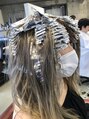 アズヘアー(A's HAIR)&nbsp;アルミホイルを使って、髪を部分的に明るくする技術＝ハイライト