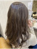 ナチュラルに透明感をプラス♪シルバーアッシュバレイヤージュ
