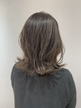 ベルム(Belme) 白髪ぼかし3Dシアーベージュハイライト